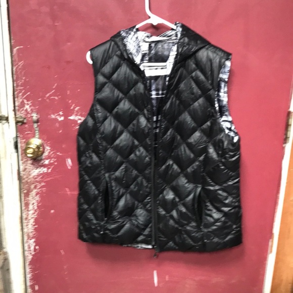 Black Quilted Vest with Hood - Picture 3 of 4